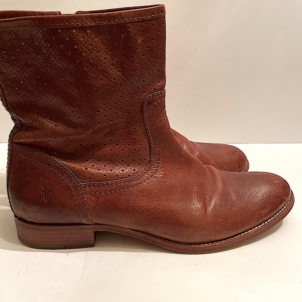 Frye Women’s Melissa Tan Perforated Bootie Size 11.